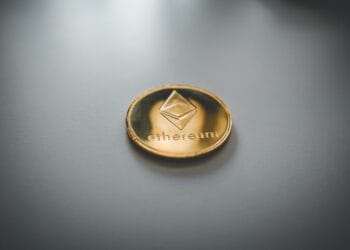 800,000 ETH Stream Out Of Centralized Exchanges In 2024