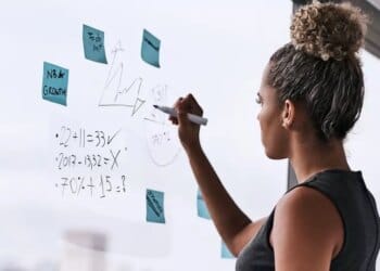 Maximizing SaaS software analytics worth with AI