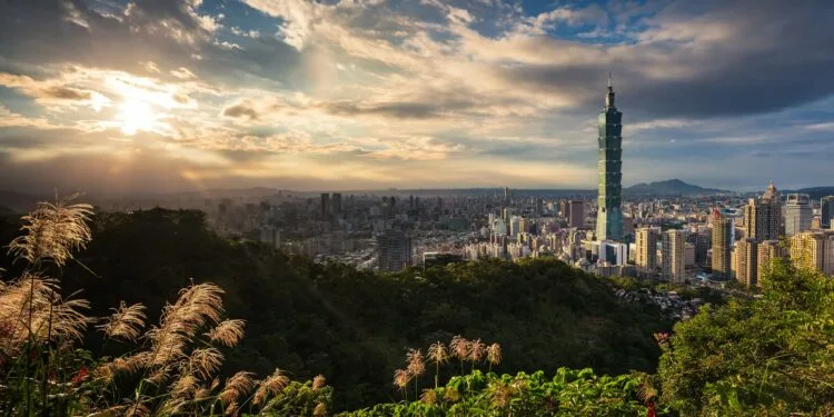Taiwanese Monetary Watchdog OKs International Crypto ETFs For Professional Buyers