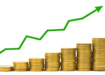 Retail Traders Increase Bitcoin Accumulation By 72% Amidst Intense Whale Promoting