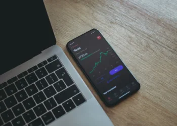 Korean Merchants Favor Crypto Shares, Dump $657M In Tesla